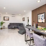 Apartament In With Sauna *