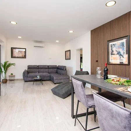 Apartment In With Sauna *